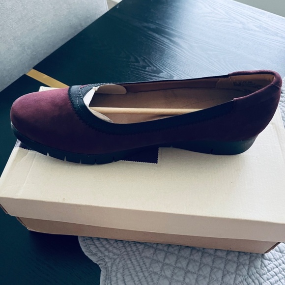 Clarks Artisan Daelyn Hill Burgundy Suede Loafers New in Size 11 New in Box - Picture 5 of 9